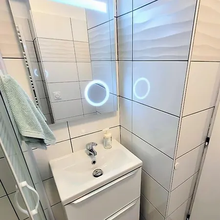 Cosy, Rénové, Bien Situé, Parking Privé Appartement